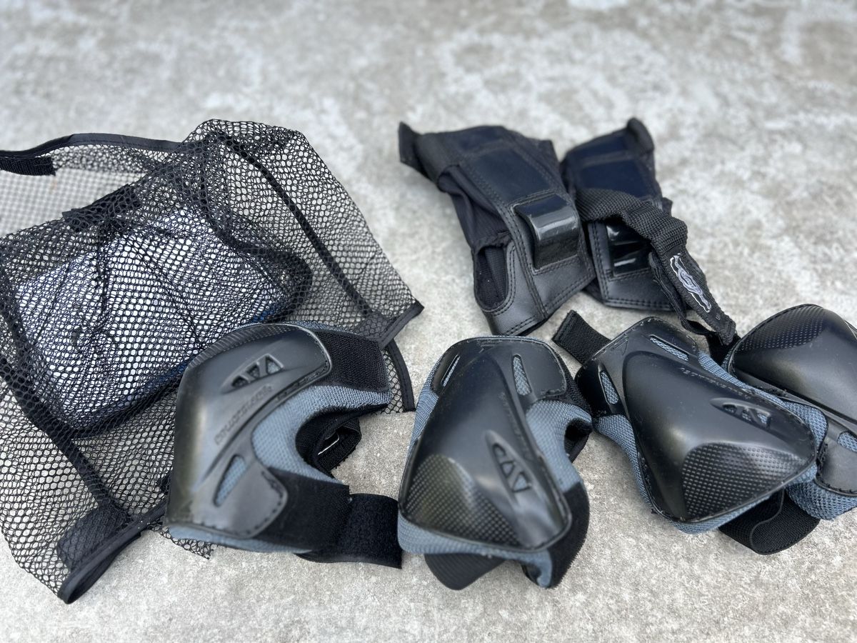Schutz & Schoner: Schutzausrüstung Rollerblade Junior Pro – Gebraucht aus Rothenburg von stacostaco