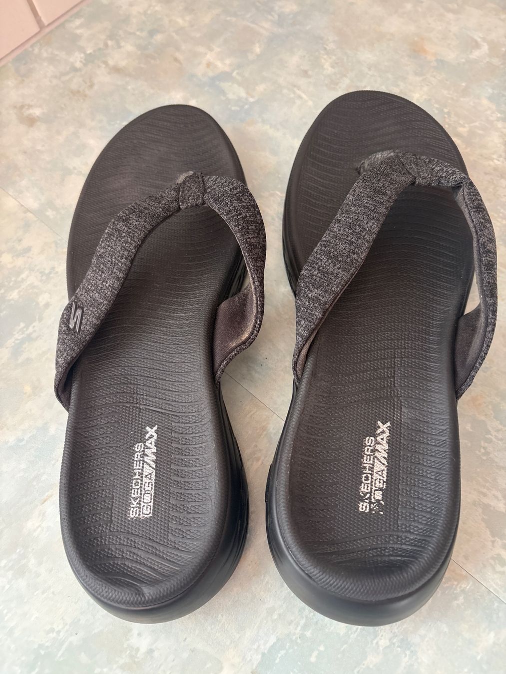 Skechers Damenschuhe: Sketcher Flip Flops schwarz-grau, Grösse 40 – Gebraucht aus Züberwangen von are1968 1