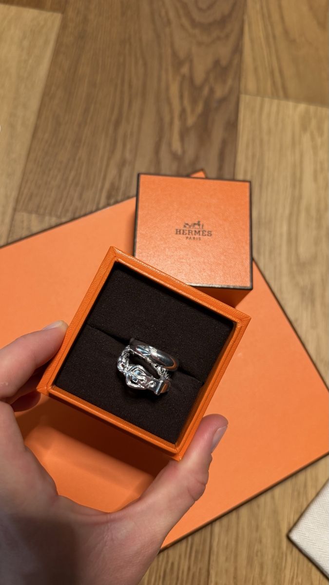 Hermès Anelli: Hermes Ring Boucle Sellier Inflexible, großes Modell – Nuovo e nell'imballaggio originale da Paradiso venduto da Under_sun