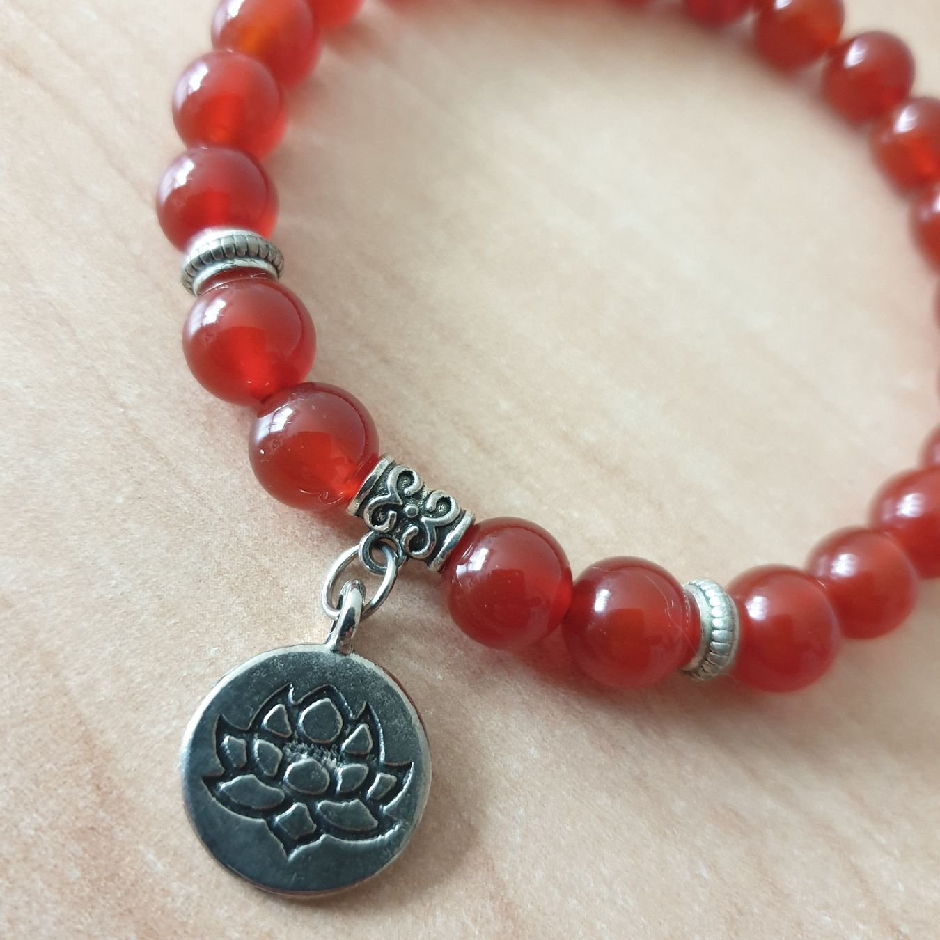 Bracciali & Braccialetti: Karneol Elastarmband mit Anhänger 19cm – Usato da Winterthur venduto da katzen07 1