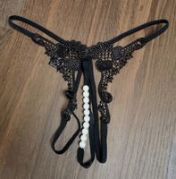 Schwarzer String Tanga mit Spitze und Perlen, Gr. S neu