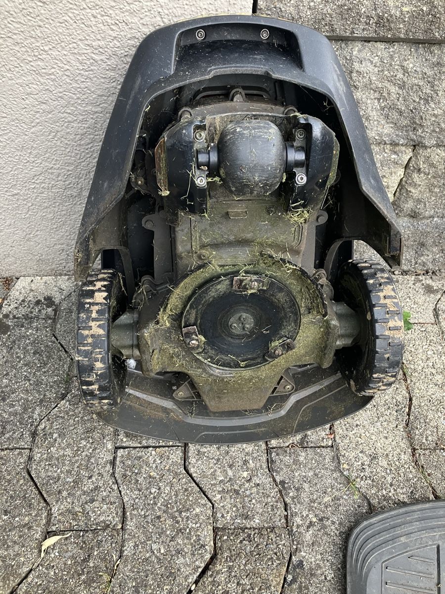 Husqvarna Tagliaerba: Husqvarna Mower 305 – Usato da Reichenburg venduto da mediaservice-march 2