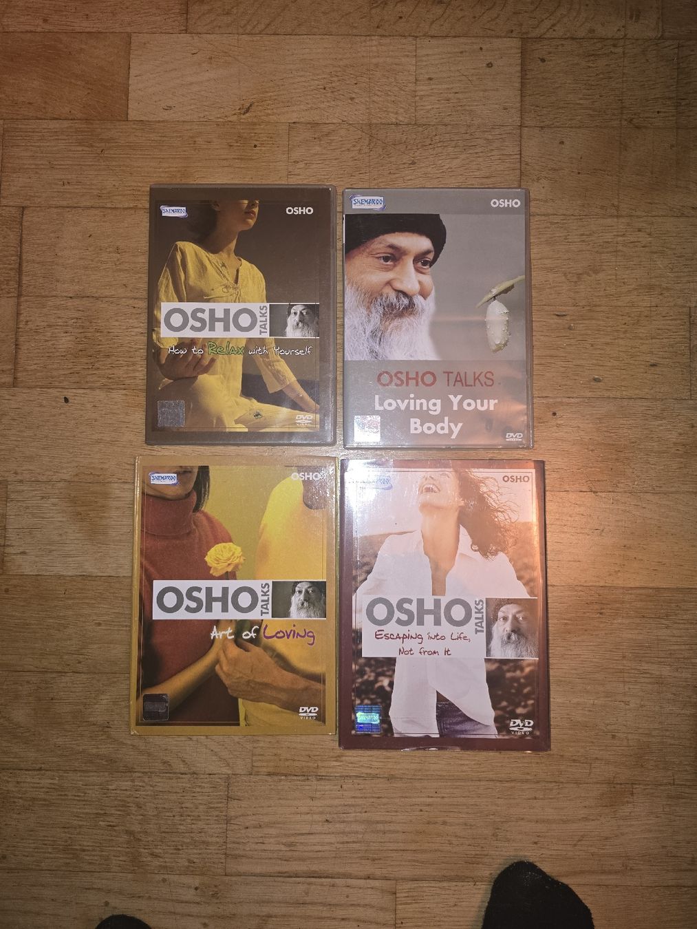 Tutti i DVDs: 4 Osho Talks DVDs gebraucht – Usato da Oberbüren venduto da Elk2025