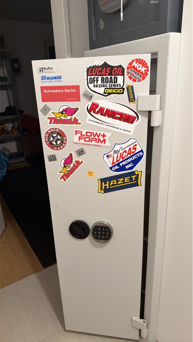 Casseforti: Tresor weiss mit diversen Stickern – Usato da Neschwil venduto da mch_kvt2