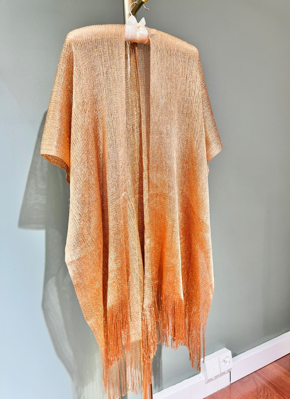 Tuniken: Goldenes Strandponcho / Kaftan. – Gebraucht aus Zürich von gregart