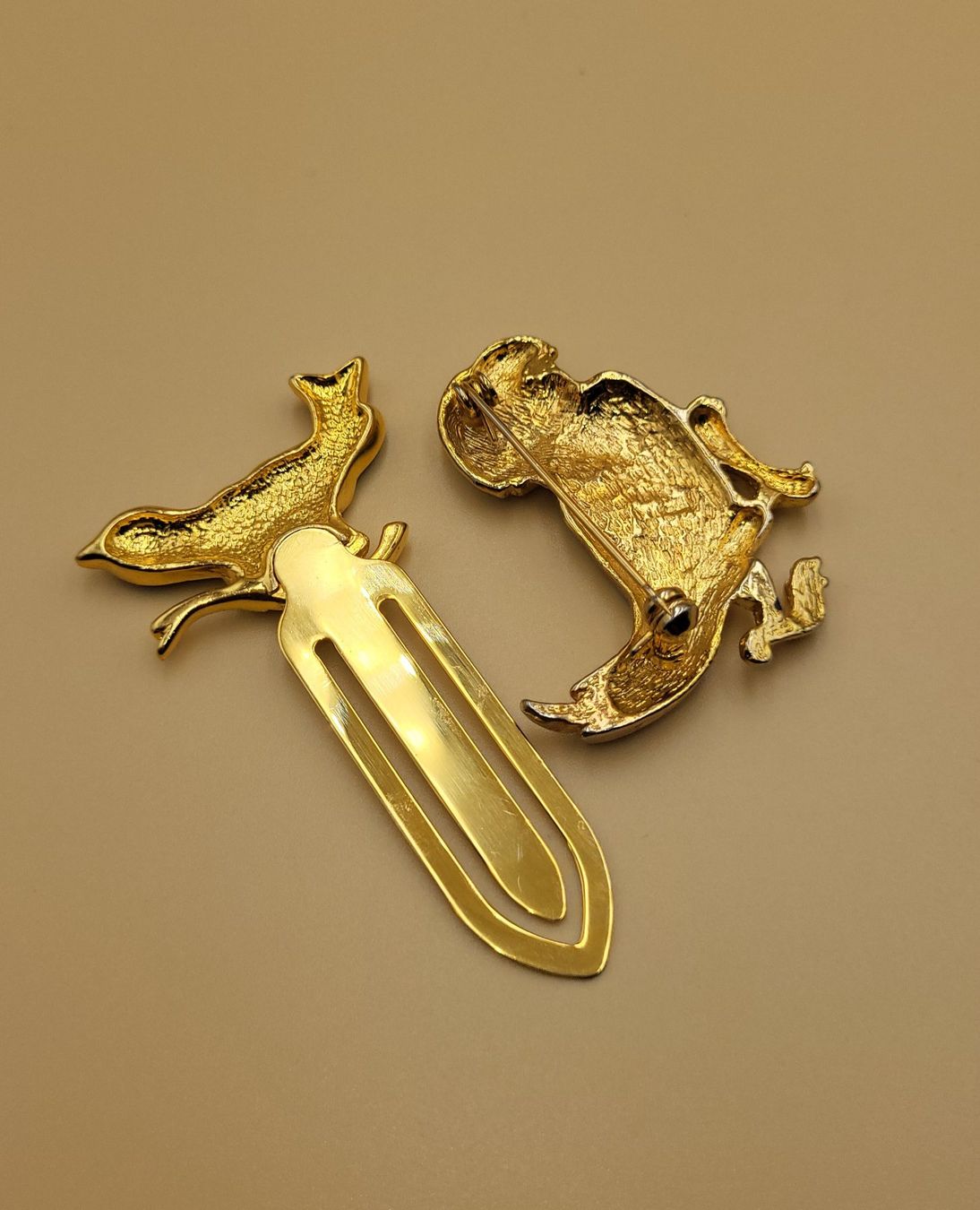 Spille & Fermagli: Goldene Vögel Broschen mit Emaille – Usato da Wald ZH venduto da SwissPawnshop 1