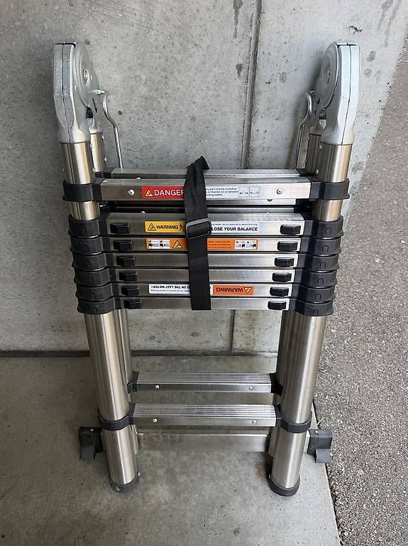 Echelles: Teleskopleiter 2x2.5 m – D'occasion à Zürich par Ermsa