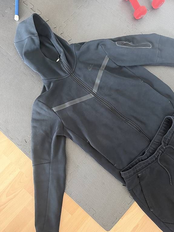 Lotti di vestiti: Traineranzug von Nike – Usato da Oensingen venduto da luk_6wrk 1