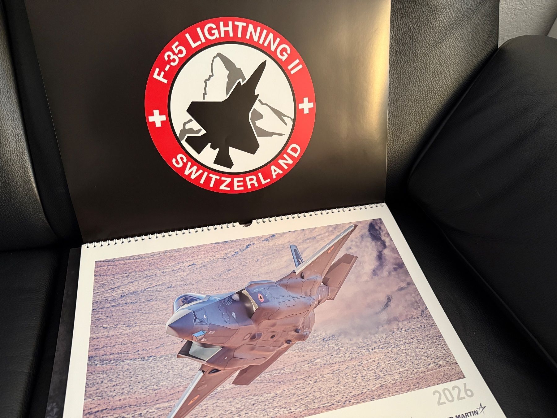 Lockheed Kit di modellismo & Modellini statici: LOCKHEED F-35A, +GRATIS KALENDER & STICKER, HobbyMaster 1:72 – Nuovo e nell'imballaggio originale da Zürich venduto da PLANEMODEL-HEAVEN 3
