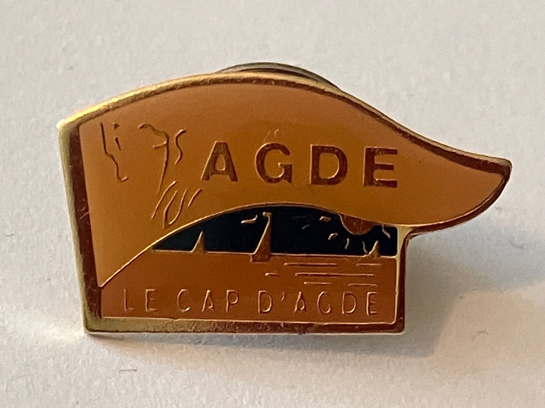 Placchette & Badge: 1 Pin AGDE Le Cap d Agde – Usato da Basel venduto da djwwpp