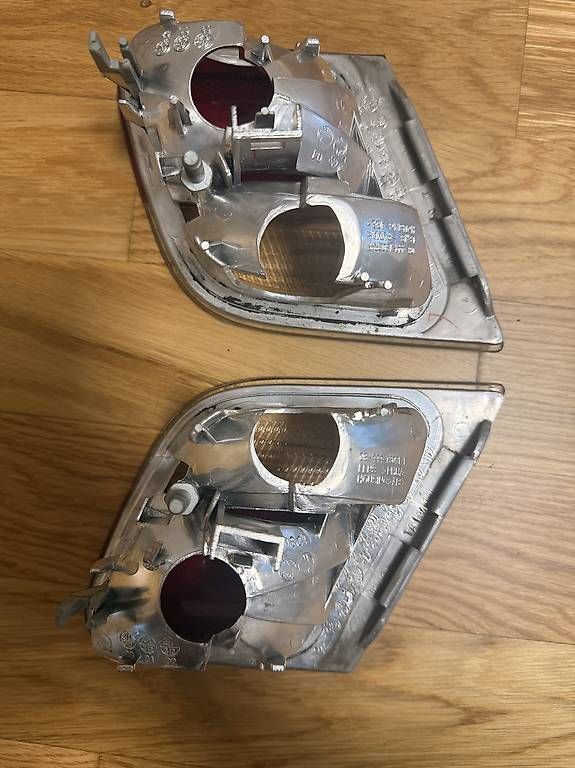 Tutti pezzi di ricambio auto: BMW E46 Coupe Innere Rückleuchten – Usato da Fislisbach venduto da dreams02 3