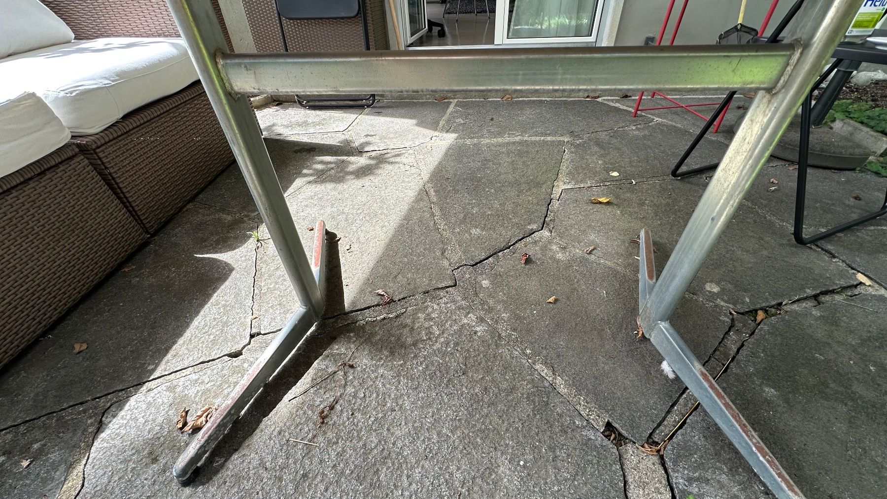 Tavoli: Roter Gartentisch – Usato da zürich venduto da Veilchen44 2