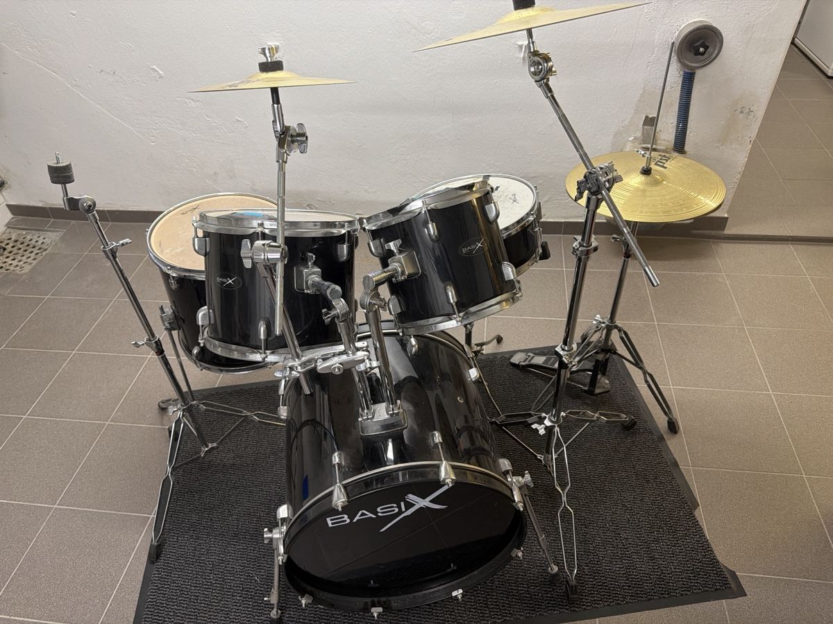 Strumenti musicali: Schlagzeug Basix – Usato da Solothurn venduto da Ojeanric