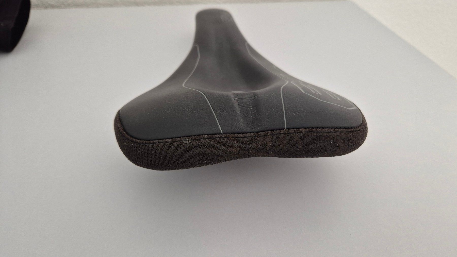 Ersatzteile: Sattel SQlab 611 Ergowave 14cm schwarz Carbon – Gebraucht aus Freienbach von Sector1 1