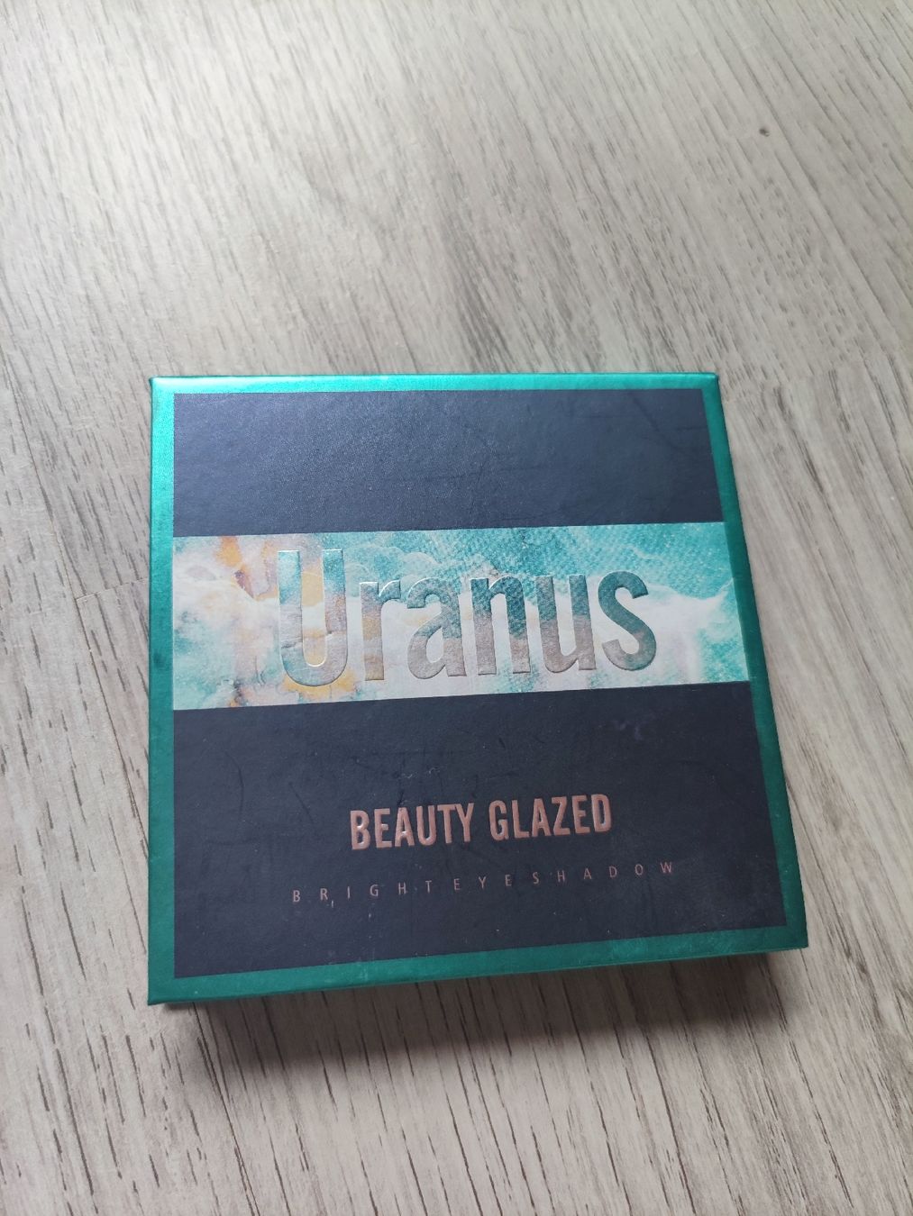 Make-up: Uranus Beauty Glazed Lidschattenpalette – Gebraucht aus Nottwil von sukkus.ch