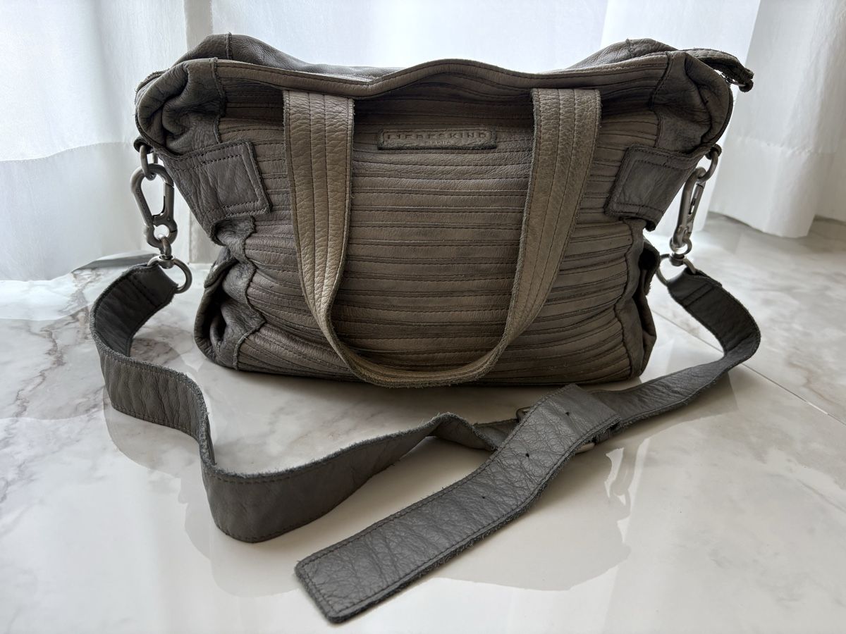 Liebeskind Borse da donna: Graue Ledertasche Liebeskind  – Usato da Estavayer-le-Lac venduto da Mimmy02
