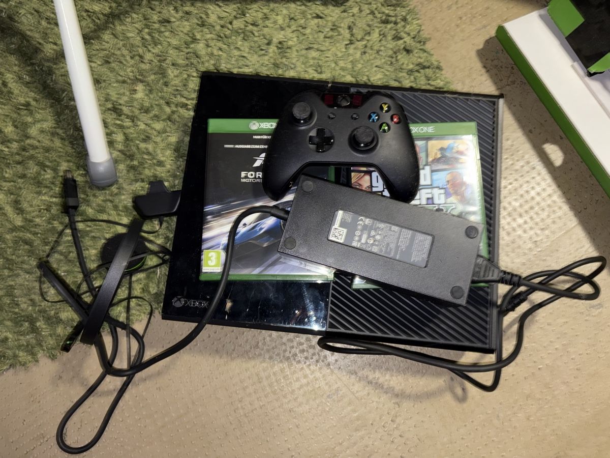 Microsoft Console: Xbox One mit Controller & 2 Games – Usato da Allschwil venduto da TomasUchiha 2