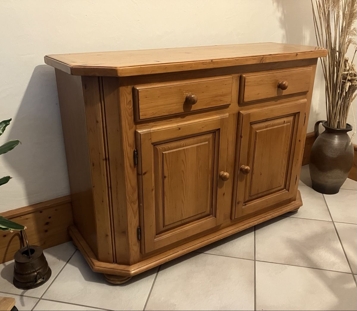 Büffets: Commode/Buffet * En pin massif – Gebraucht aus St-Triphon von chamaclinea