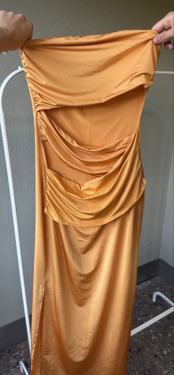Kleider: Sehr schönes, oranges Kleid – Gebraucht aus Volketswil von hal_65hj