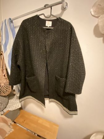 Edle AMOE Jacke mit Gold Effekt, Grösse M