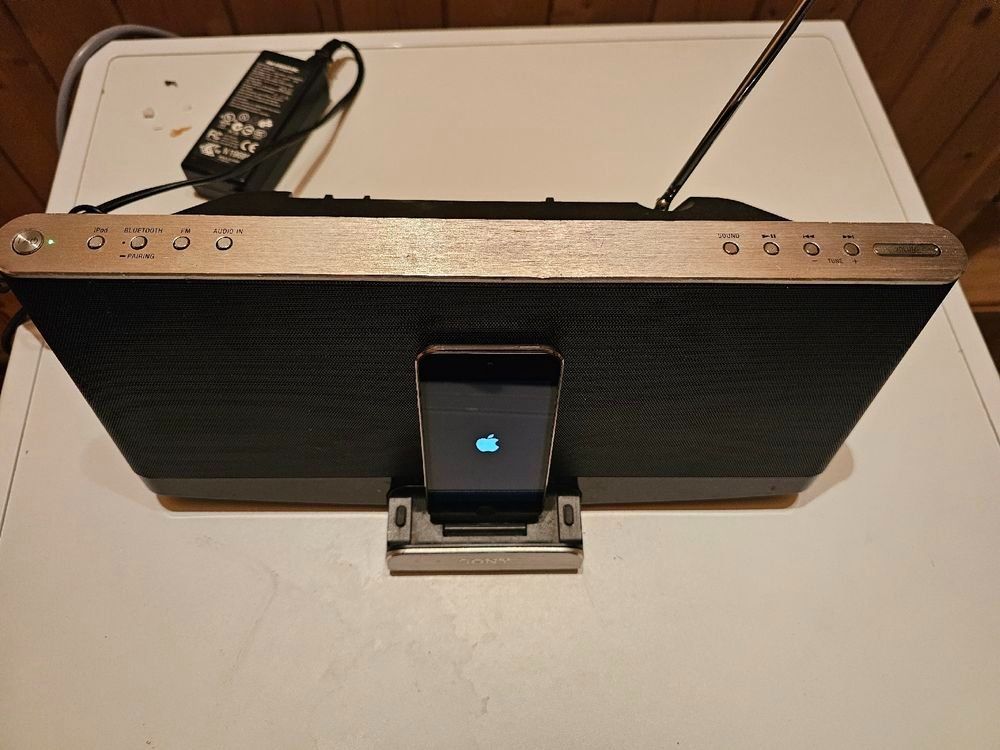 Docking station: Ipod touch 5G mit Sony wireless Dockingstation – Usato da Reichenbach i. K. venduto da pik_967d 1