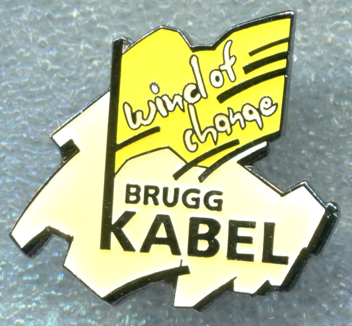 Plaketten & Abzeichen: BRUGG KABEL  gelb – Gebraucht aus Winterthur von Sammleroase