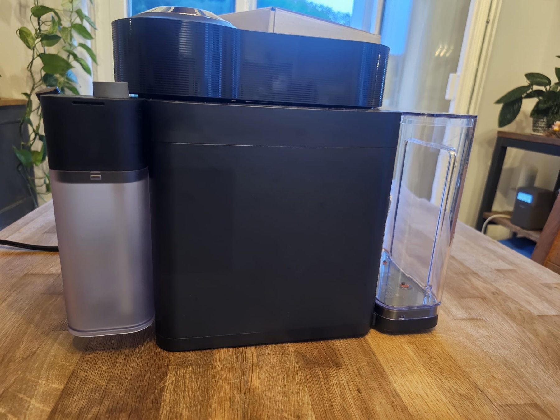 Nespresso Kaffeemaschinen & Espressomaschinen: Nespresso Delonghi Vertuo Lattissima – Gebraucht aus Tenniken von Patrick2369 1