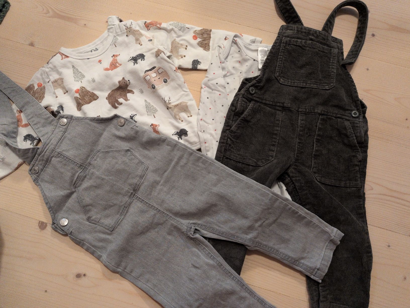 Lotti & Set di vestiti: Kleiderpaket Gr. 86 – Usato da Oberhelfenschwil venduto da Tattar 5