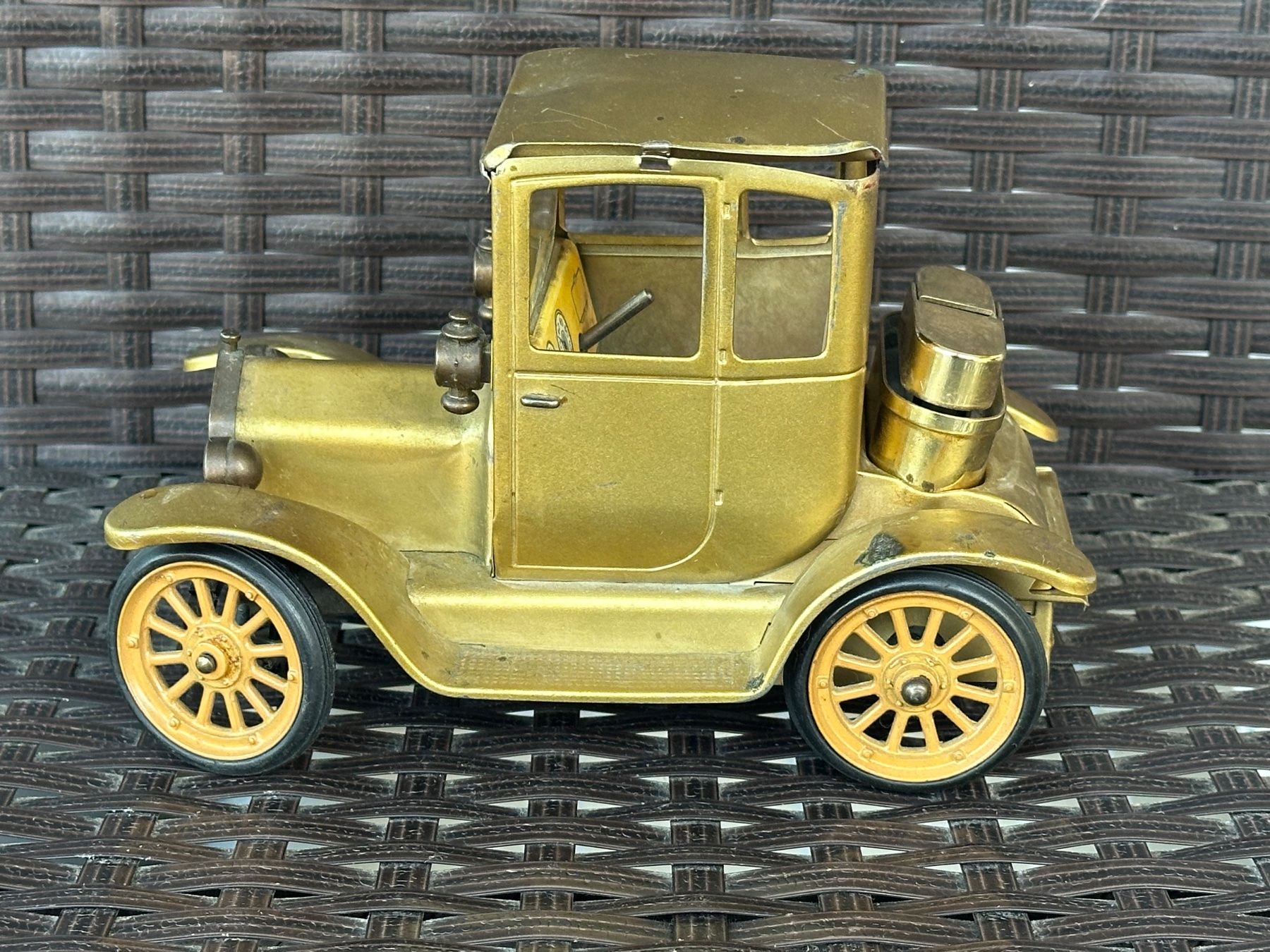Ford Modellini d'auto: Vintage Modellauto Blechauto Ford Consul Oldtimer ab 1.- – Usato da Dübendorf venduto da lan1808