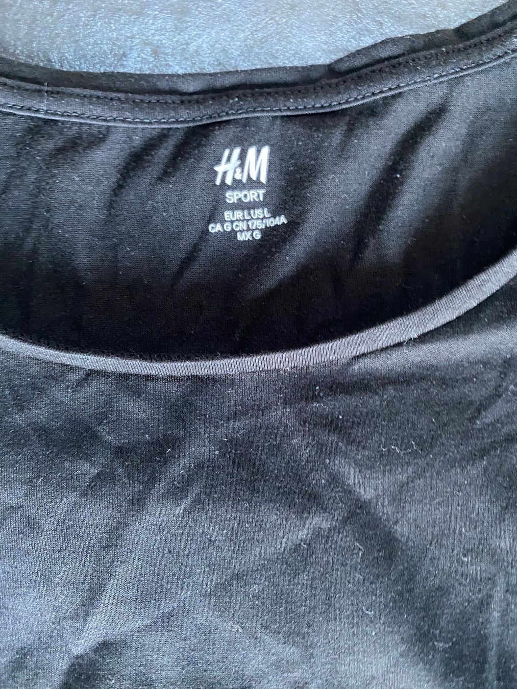 H&M T-shirt: Sportshirt H&M schwarz Motion – Usato da Chur venduto da simhofstr 2