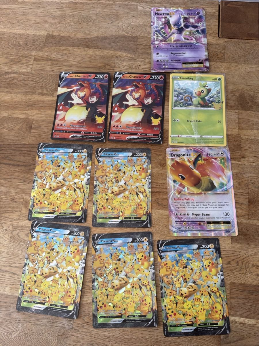 Pokémon Carte collezionabili: Pokemon Karten Sammlung XXL Format Charizard, Pikachu Mewtwo – Nuovo (secondo la descrizione) da Hubersdorf venduto da Der_sammel_shop