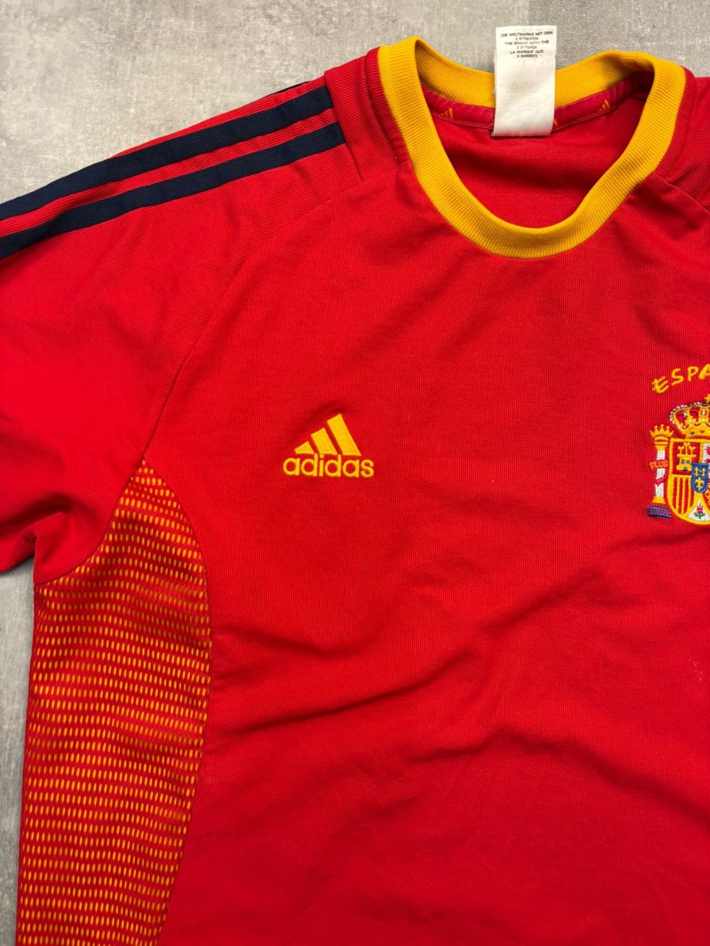 Adidas Leibchen & Hosen: Original Spanien 2002/04 Heimtrikot - Grösse M – Neu (gemäss Beschreibung) aus Werdenberg von hase.vintage 2