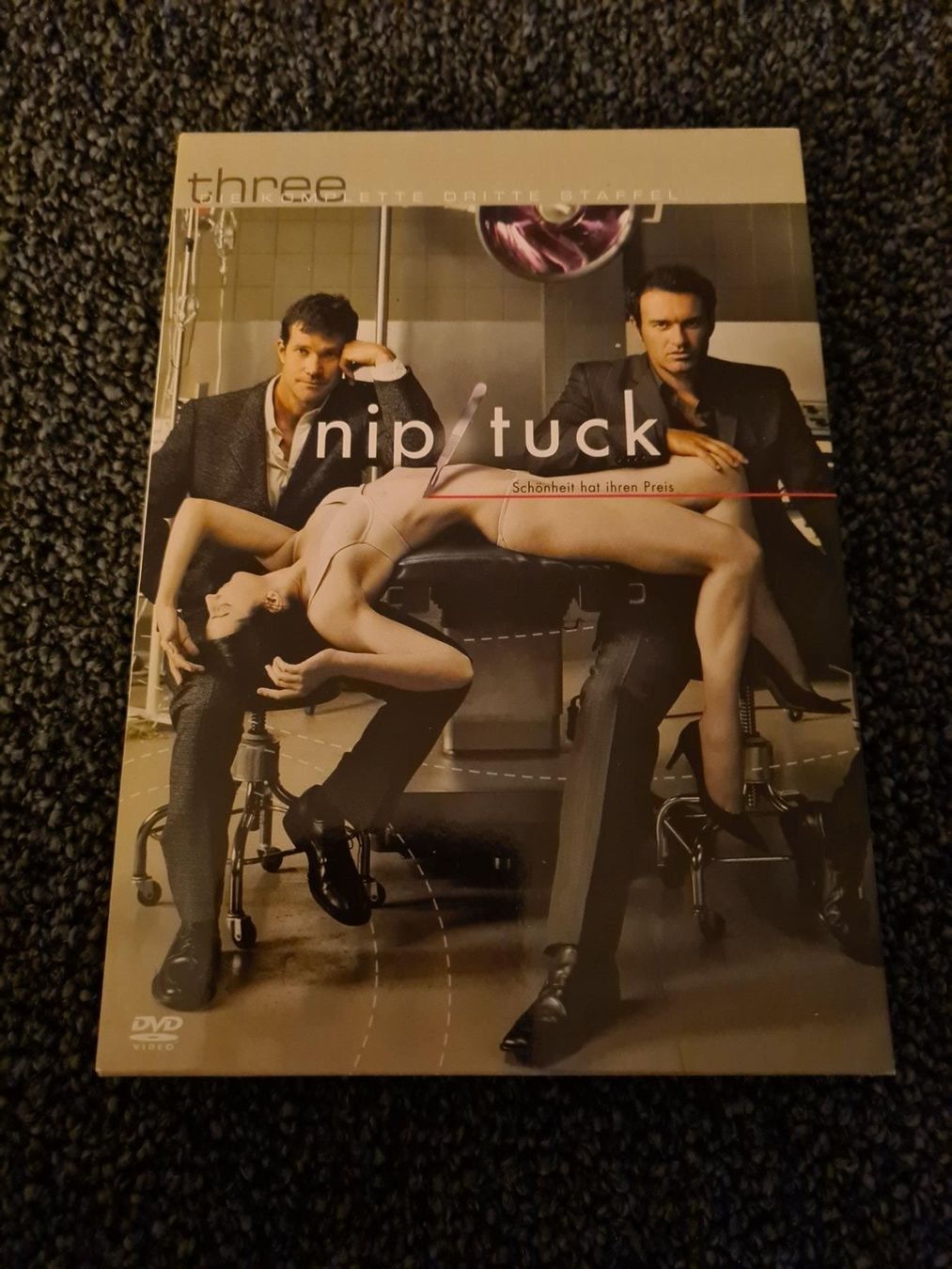 Tutti i DVDs: NIP TUCK STAFFEL 3 – Usato da Ruswil venduto da jan_bxl5