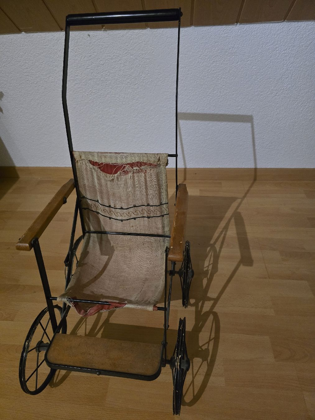 Puppenwagen: antiker Puppenwagen  – Defekt aus schlattingen von Sprongebob 1