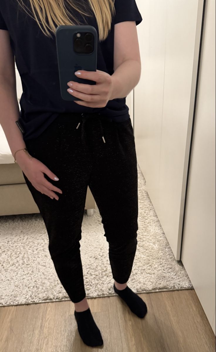 Pantaloni: Schwarze Glitzerhose Grösse 38 – Usato da Frauenfeld venduto da _smile_w 5