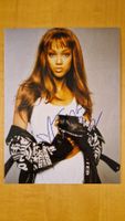 Tyra Banks, Original Autogramm auf Foto in Farbe