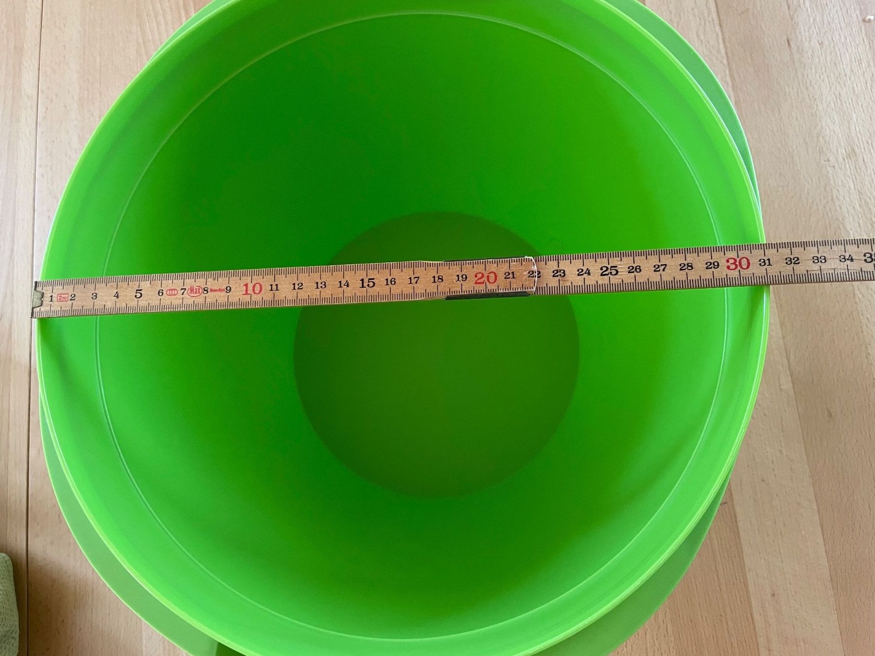 Tupperware Recipients et similaires: 10 Lt Tupperware Schüssel, hellgrün mit weissem Deckel – D'occasion à Cham par 2eye 4