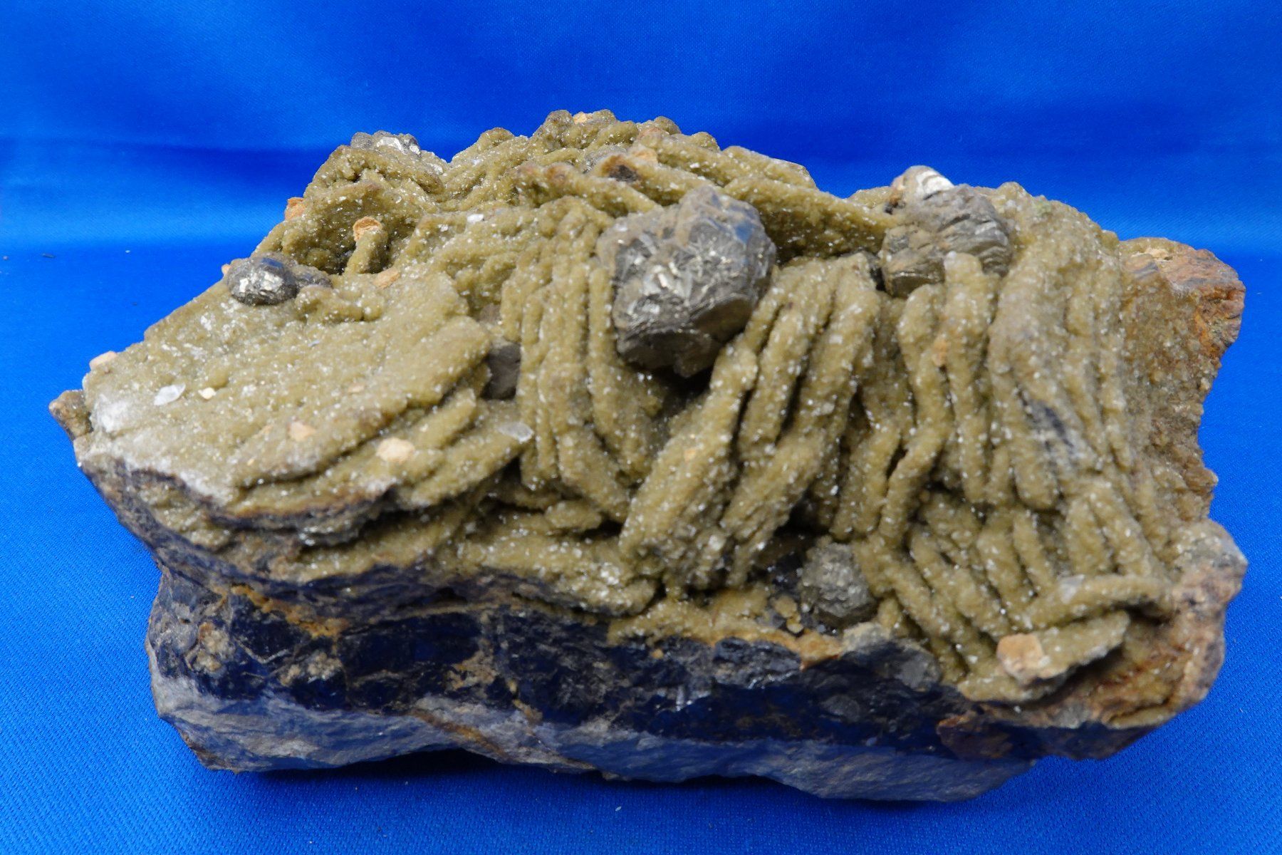 Minerali & Pietre curative: Pyrrhotit mit Siderit und Chalkopyrit – Usato da Schinznach Bad venduto da Demerald 5