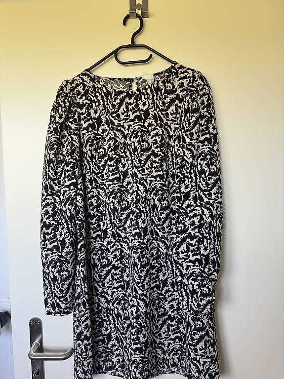 H&M Vestiti: Schönes Kleid – Usato da Zürich venduto da cha_7n8s
