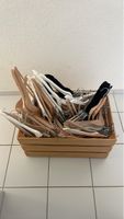 Grosser Posten Kleiderbügel Holz/Samt/Plastik-Mix