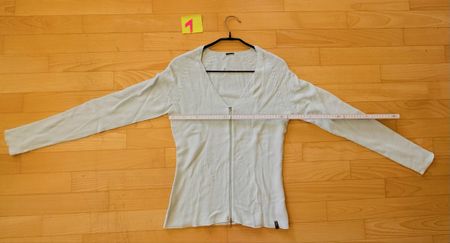 Neuwertige Strickjacke mit Reissverschluss, Grösse M, Top!