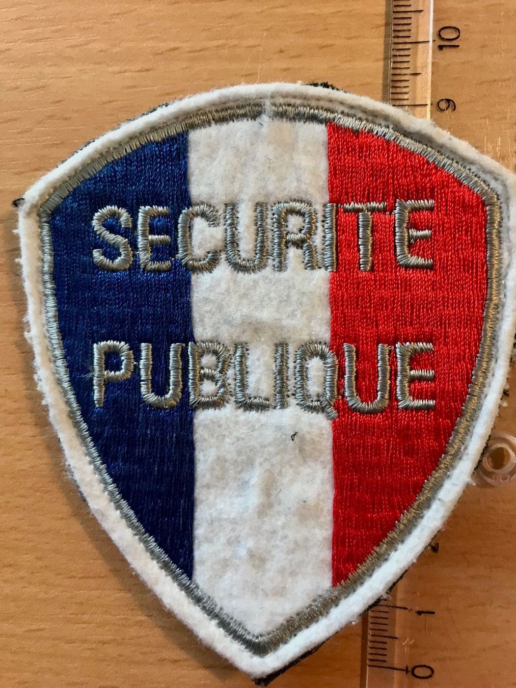 Placchette & Badge: BADGE SECURITE PUBLIQUE FRANCE – Usato da Losone venduto da courrier 1