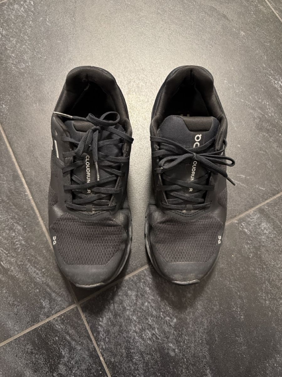 On Scarpe da donna: ON Damen cloudrunner 40 schwarz – Usato da Däniken SO venduto da NBdesign