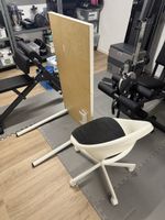IKEA Stuhl und Schreibtisch