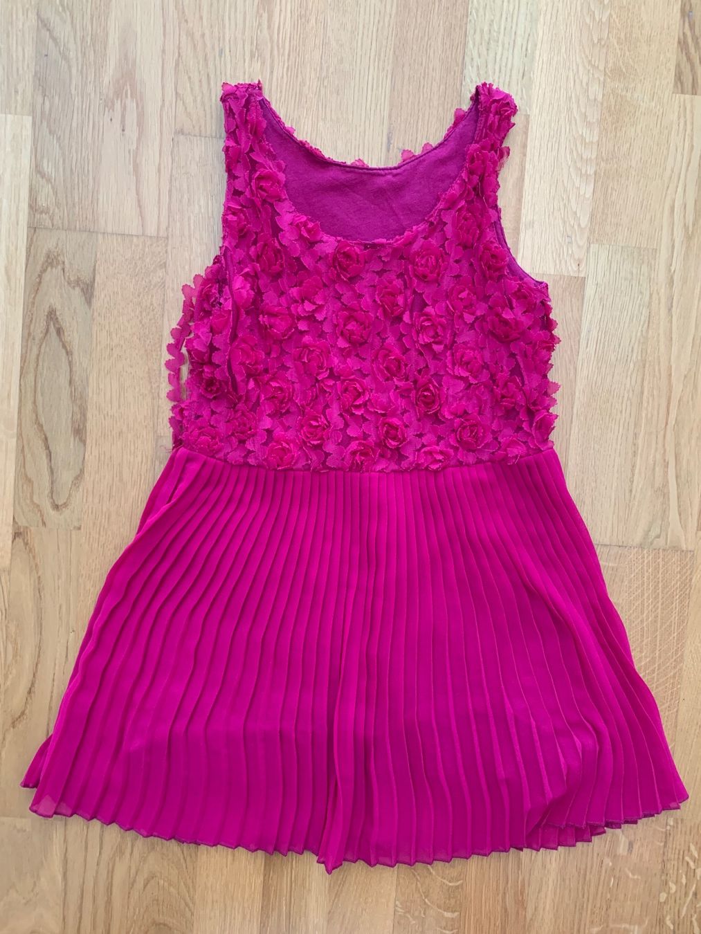 Kleider & Röcke: Schönes Mädchen Kleid 122-128 – Gebraucht aus Ostermundigen von des_t9vv 1
