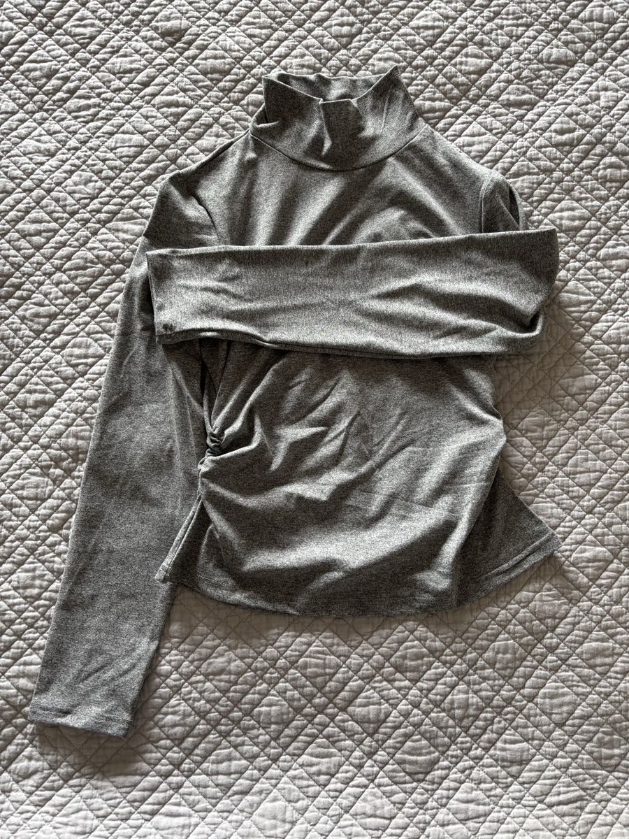 Tops: Pull gris col roulé femme, taille M – Neu (gemäss Beschreibung) aus Lausanne von shabnam.t