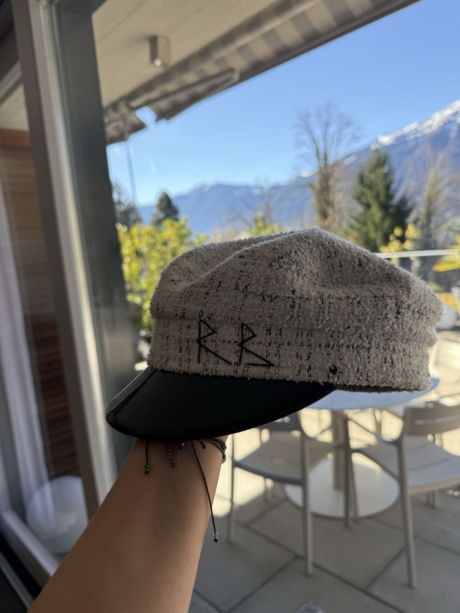 Ruslan Baginskiy Copricapi, berretti & cappellini: Ruslan Baginskiy hat – Usato da Walchwil venduto da Luxury_wardrobe 1