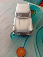 Voiture miniature Corgi Ford Zodiac MK2 blanc bleu
