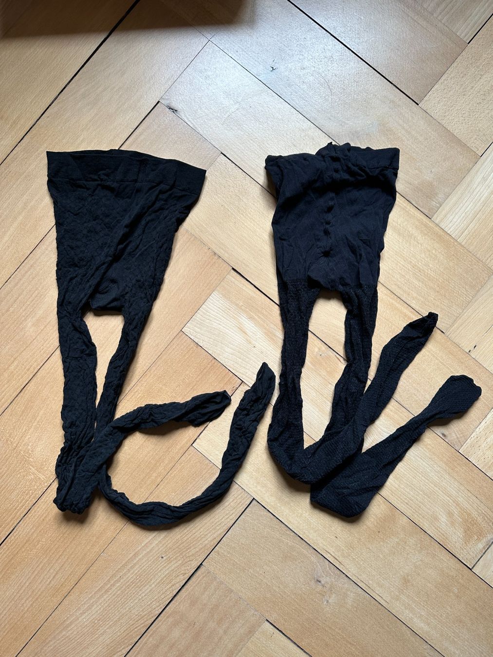 Strümpfe & Strumpfhosen: 2 Strumpfhosen schwarz gemustert XS/S – Gebraucht aus Zürich von Diazaio