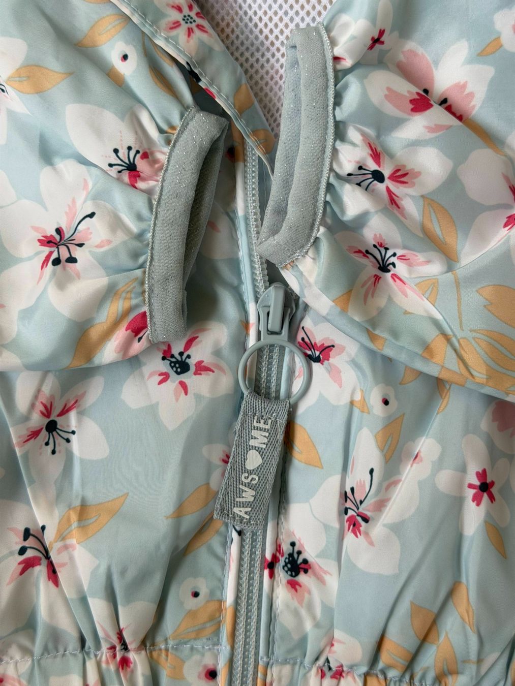 Giacche & Cappotti: Hellblaue Kinder-Windjacke mit Blumenmuster (Größe 122) – Usato da Frauenfeld venduto da geo_rpd9 5